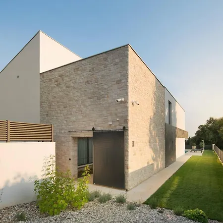 Luxury Aria Liznjan In Istria With Heated Pool Villa *