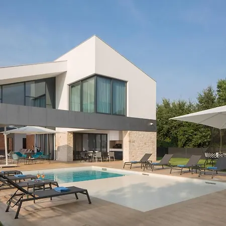 Luxury Aria Liznjan In Istria With Heated Pool Villa
